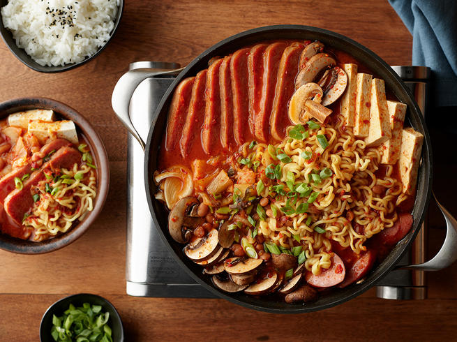 https://www.spam-ph.com/recipe/spam-classic-budae-jjigae-army-stew/